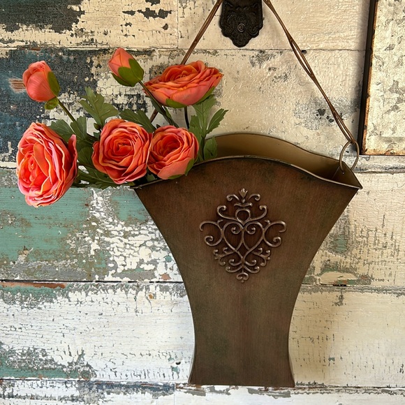 Metal Flower Market Door Bucket - Picture 1 of 6